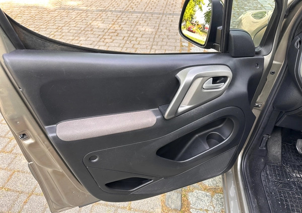 Citroen Berlingo cena 28999 przebieg: 231540, rok produkcji 2013 z Rumia małe 529